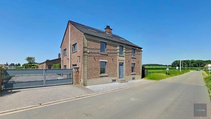 Propriété avec maison 280 m², entrepôt 170m² + appart 2 ch