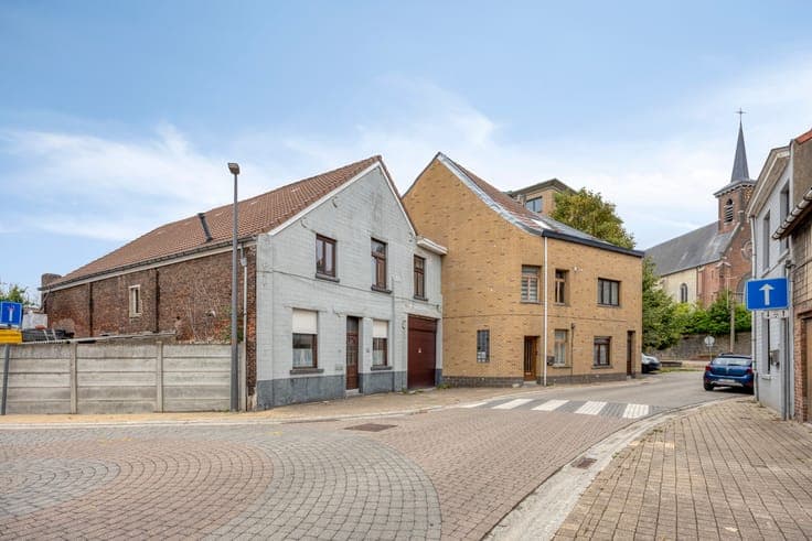 Three-storey house to renovate with large garden in Grimberg