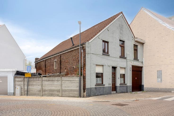 Three-storey house to renovate with large garden in Grimberg