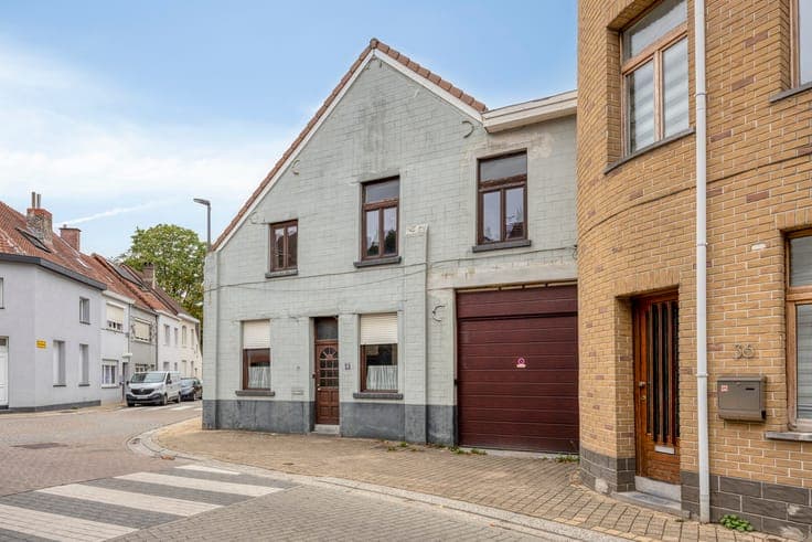 Three-storey house to renovate with large garden in Grimberg