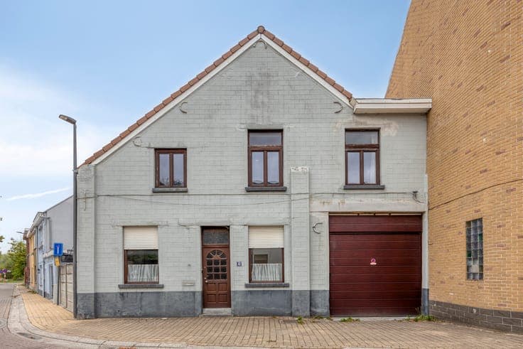 Three-storey house to renovate with large garden in Grimberg