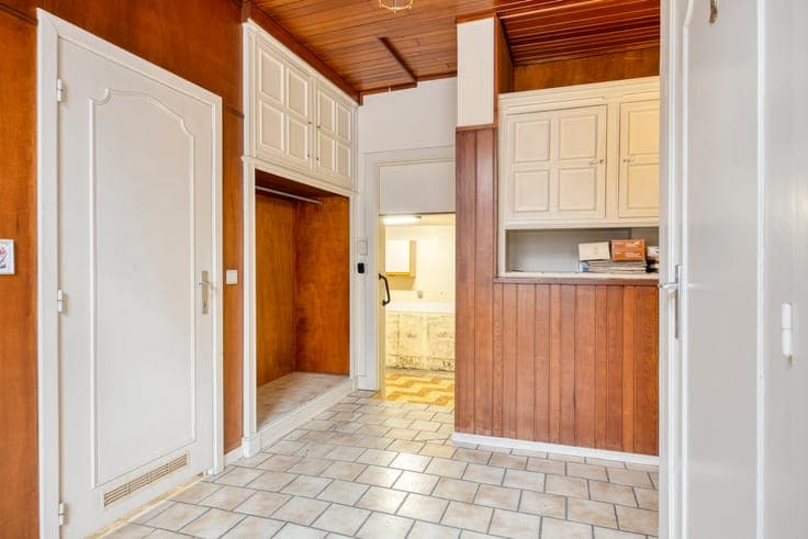 Three-storey house to renovate with large garden in Grimberg
