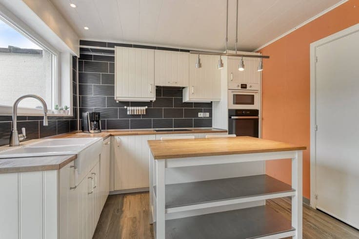Ready to move in house with 4 bedrooms in Rollegem-Kapelle