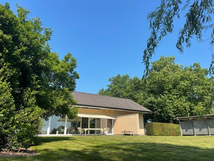 Spacious villa with natural light in Tielt