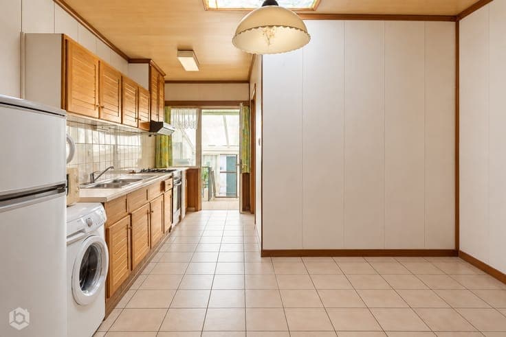 Karaktervolle te renoveren woning met 3 slpkrs en tuin in...