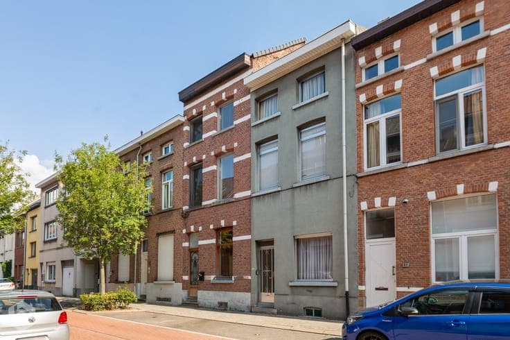 Karaktervolle te renoveren woning met 3 slpkrs en tuin in...