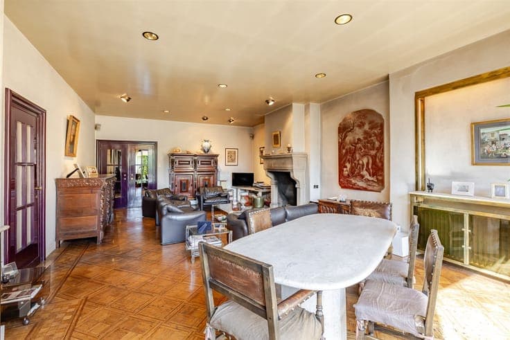 Characterful townhouse with authentic
