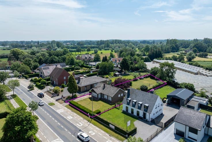 Te renoveren woning in groene omgeving