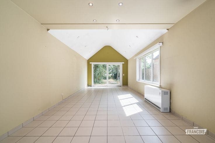 House with countryside views for sale in Vlissegem!