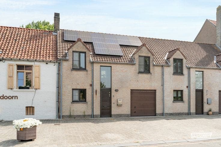 House with countryside views for sale in Vlissegem!