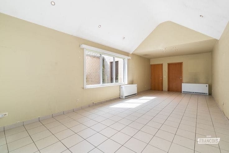House with countryside views for sale in Vlissegem!