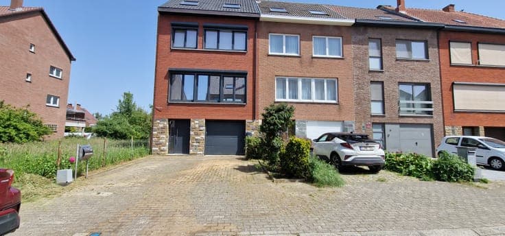 A charming, “bel étage” house with a garden