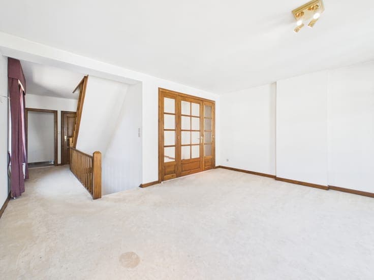 HOUSE + PROFESSIONAL SPACE, 2 BEDROOMS & GARAGE