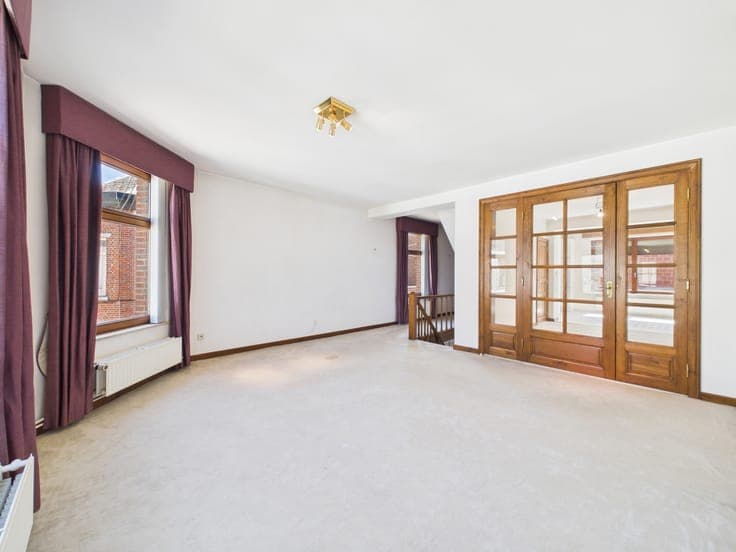 HOUSE + PROFESSIONAL SPACE, 2 BEDROOMS & GARAGE