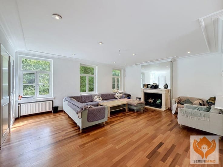 Magnificent 325m² villa with beautiful garden and 8 bedrooms