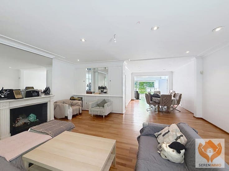 Magnificent 325m² villa with beautiful garden and 8 bedrooms