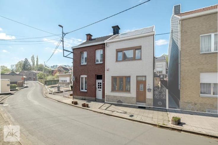 2-bedroom family home with building plot
