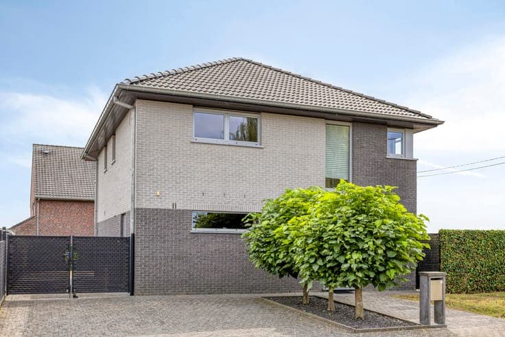 Energy-Efficient 4-Bedroom Home in a Peaceful Rural Setting