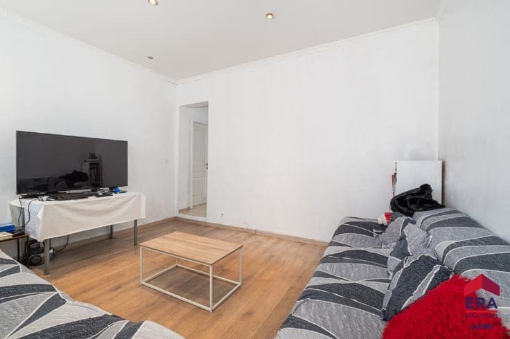 Spacious house with southwest-facing garden and 3 or 4 rooms