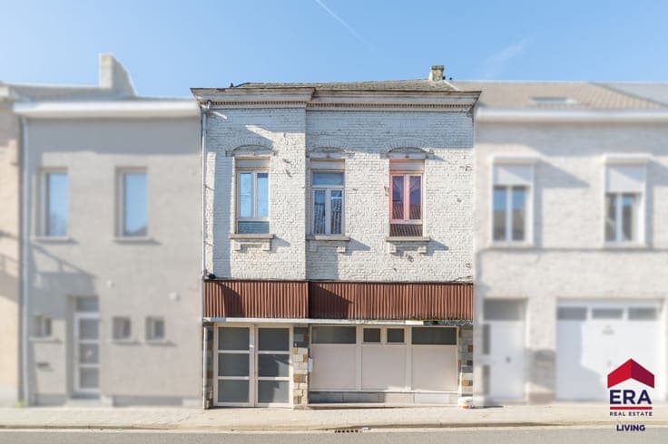 Spacious house with southwest-facing garden and 3 or 4 rooms