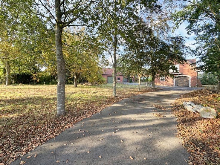 Unieke eigendom met bijgebouw op perceel van 2737 m²