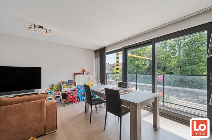 Opbrengsteigendom met 6 appartementen te koop met telkens...