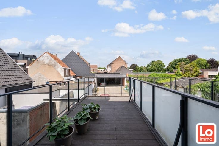 Opbrengsteigendom met 6 appartementen te koop met telkens...