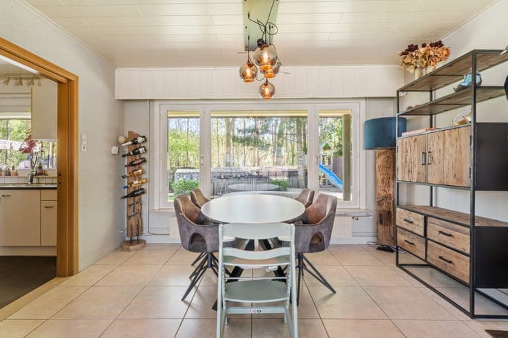 Family home with 3 bedrooms on approximately 6 ares.
