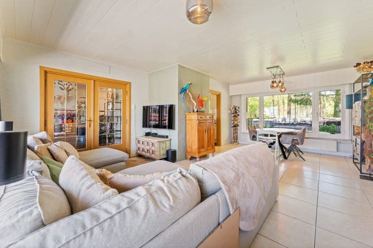 Family home with 3 bedrooms on approximately 6 ares.