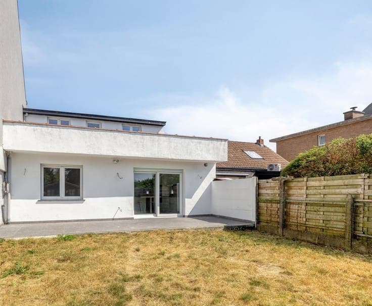 Instapklare gerenoveerde woning met zuidwestgerichte tuin