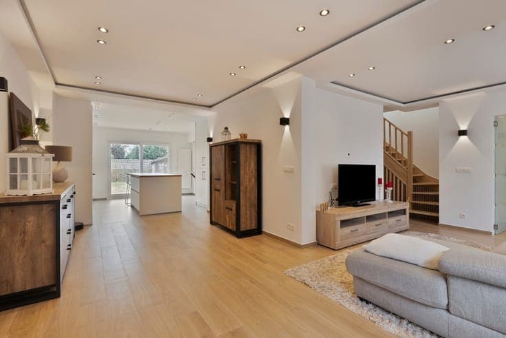Instapklare gerenoveerde woning met zuidwestgerichte tuin