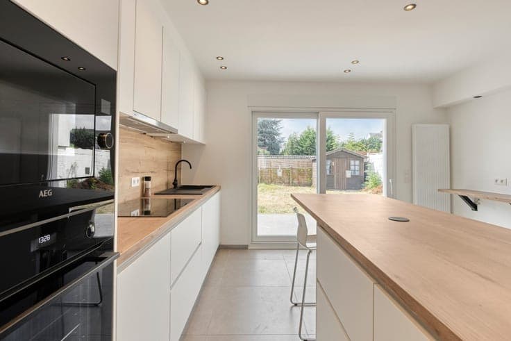 Instapklare gerenoveerde woning met zuidwestgerichte tuin