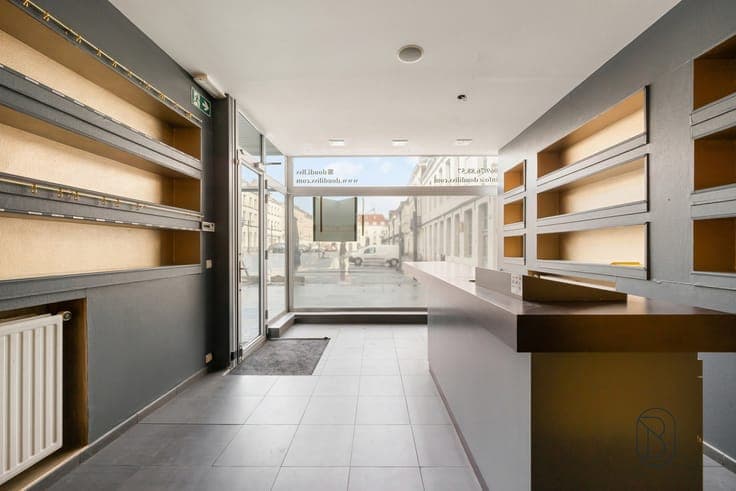Ideally located commercial space