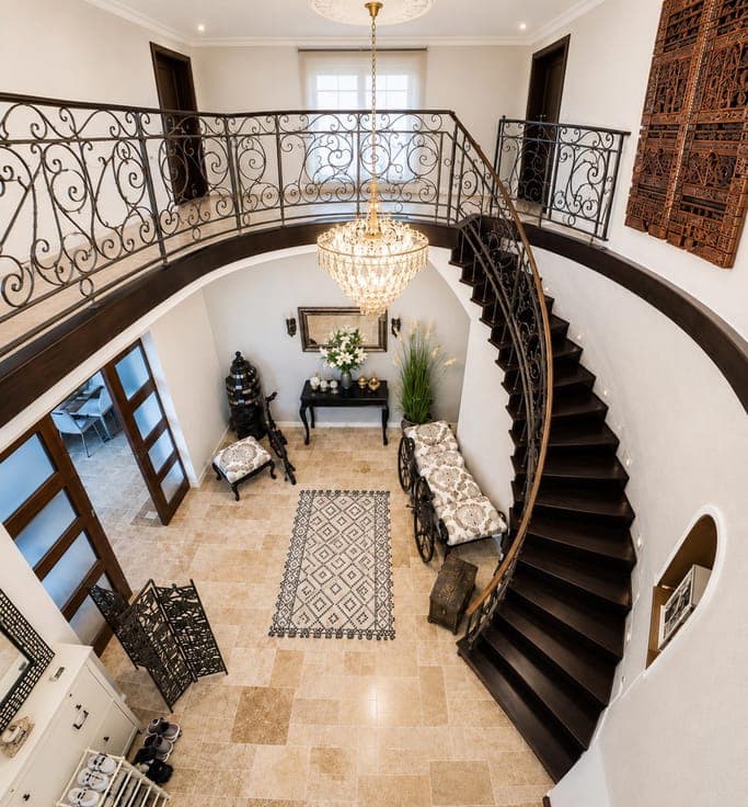 VILLA D’EXCEPTION AUX VOLUMES IMPRESSIONNANTS - PEB D+