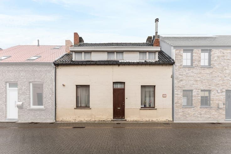 Te renoveren rijwoning te koop in het landelijke Watervliet