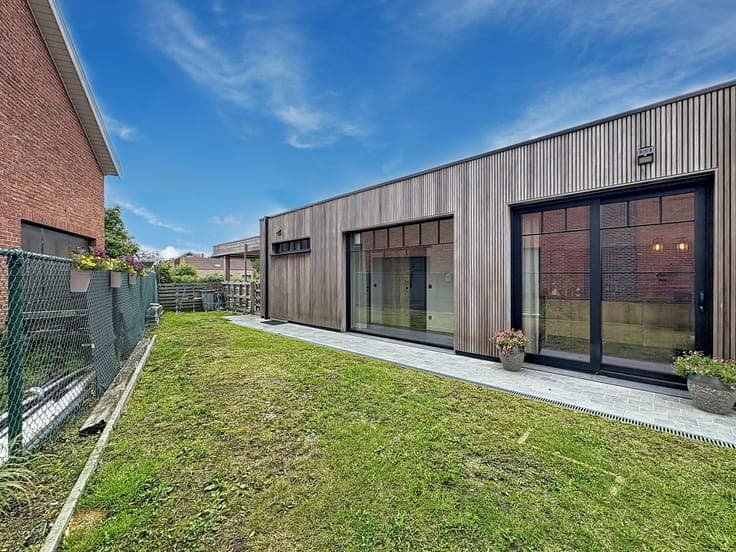 Bright home with open kitchen for sale in Waasmunster