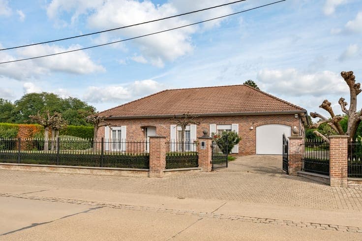 Laagbouwwoning op prachtig perceel van 2196m²