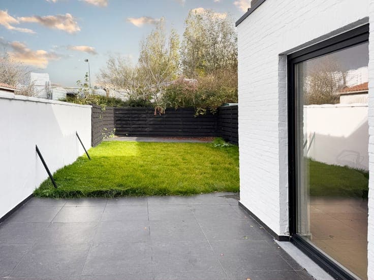Beautifully renovated house with sunny garden in a prime ...