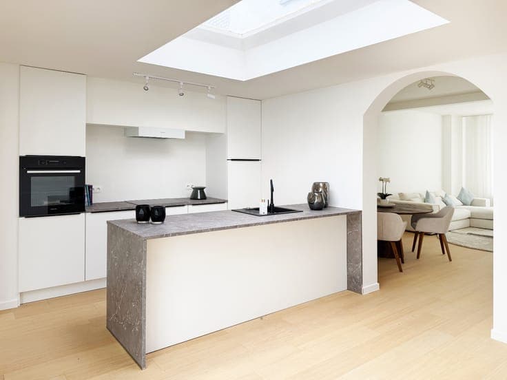 Beautifully renovated house with sunny garden in a prime ...