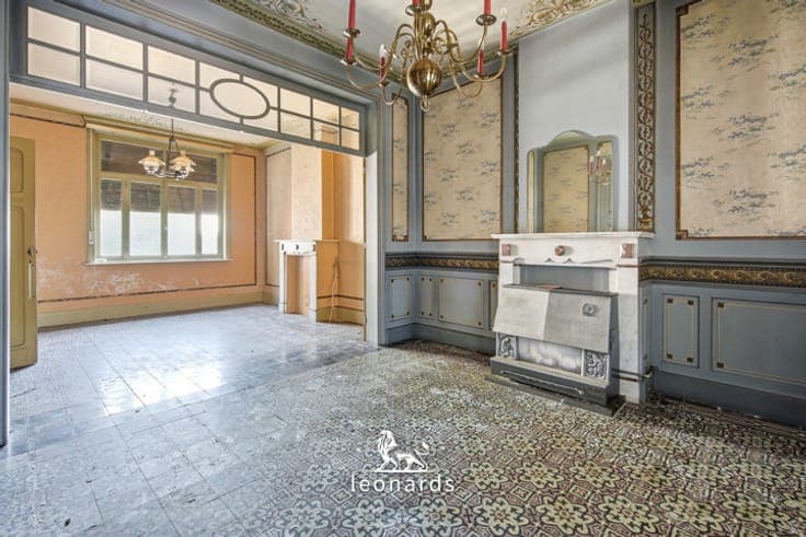 Renovation project with great potential in a prime location