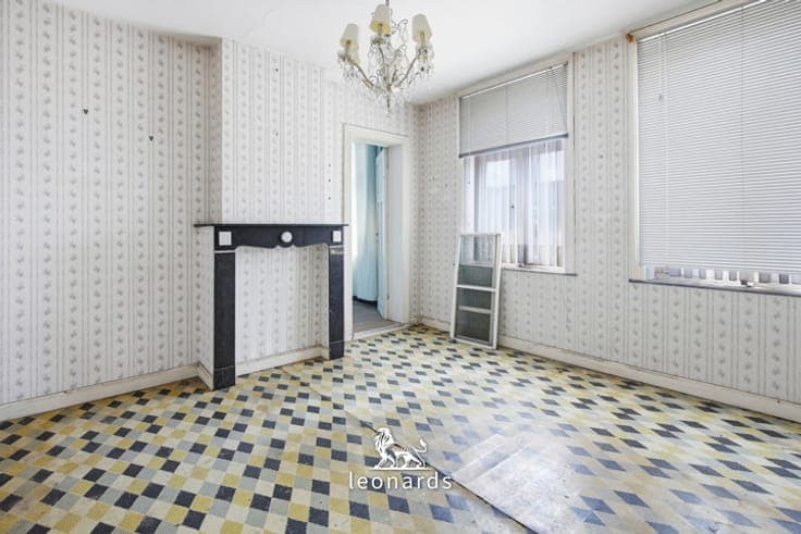 Renovation project with great potential in a prime location