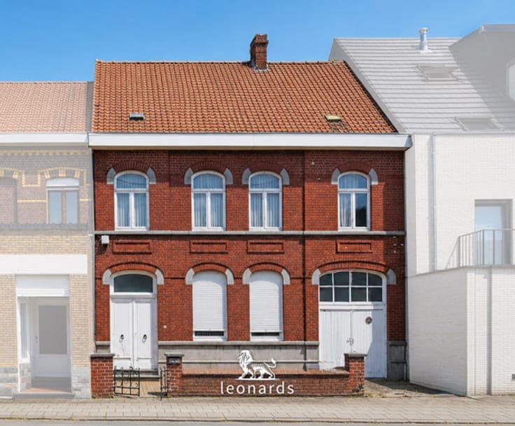 Renovation project with great potential in a prime location
