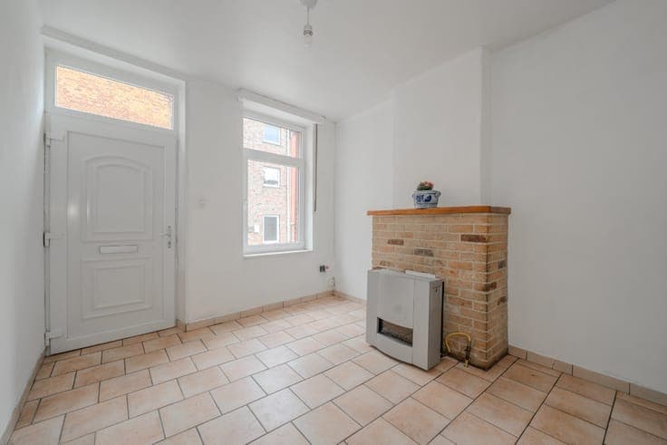 Charming 2-Bedroom House with Garage and Garden in Ougrée