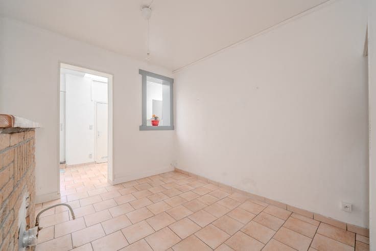 Charming 2-Bedroom House with Garage and Garden in Ougrée