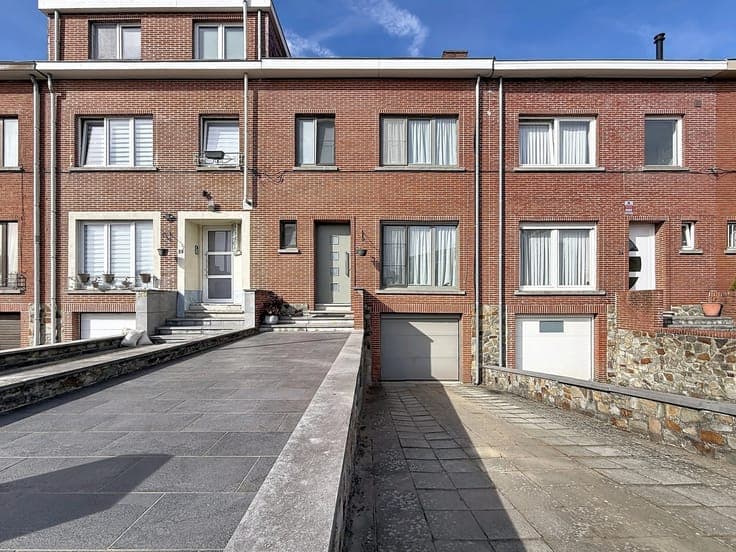 CHARMING SINGLE-FAMILY HOME WITH 3 BEDROOMS, GARDEN, GARAGE,