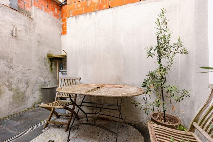 Recently renovated 3-bedroom home with a city terrace in Ghe