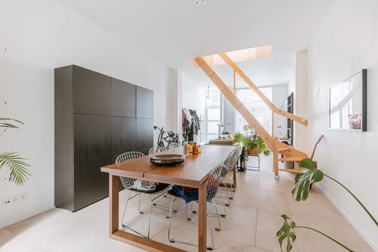 Recently renovated 3-bedroom home with a city terrace in Ghe
