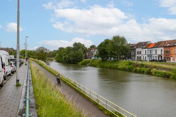 Recently renovated 3-bedroom home with a city terrace in Ghe