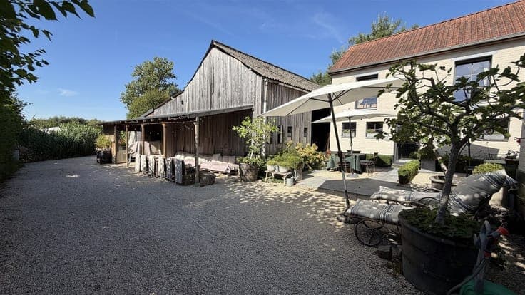 UNIQUE RURAL FARM ON 8,035 M² A DREAM FOR HORSE LOVERS, LARG
