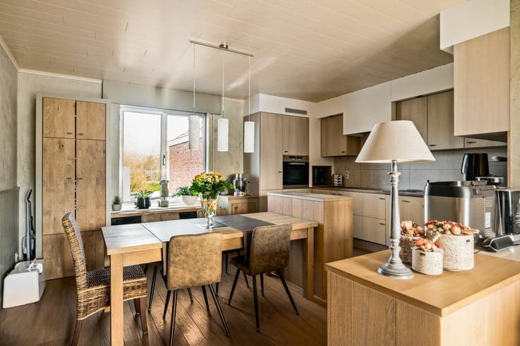 Woning met 2 slpkrs en bijgebouw met veel potentieel